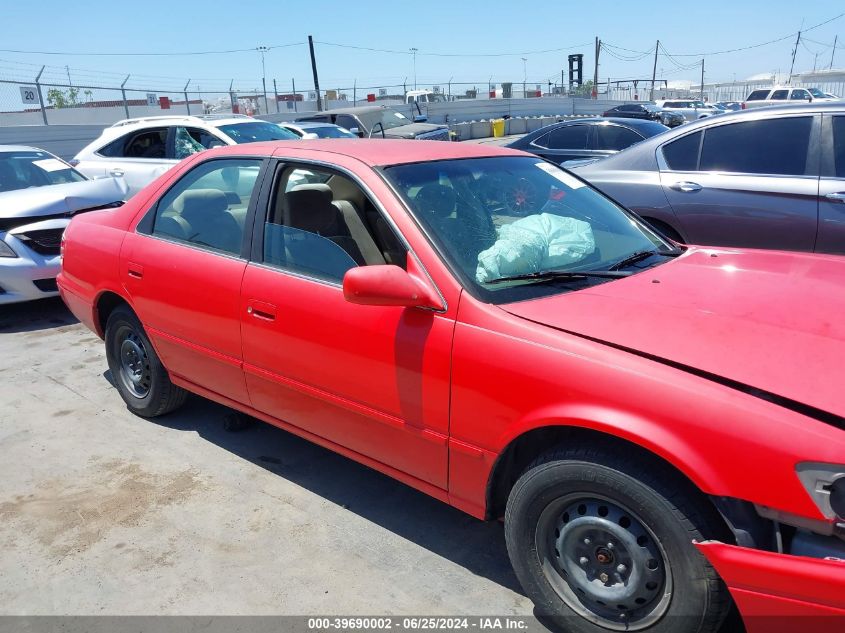 1999 Toyota Camry Le VIN: JT2BG22K0X0268239 Lot: 39690002