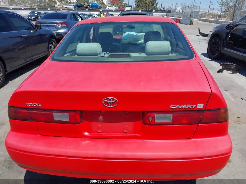1999 Toyota Camry Le VIN: JT2BG22K0X0268239 Lot: 39690002