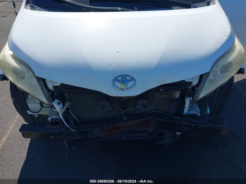 2011 Toyota Sienna Le V6/Le V6 Auto Access Seat VIN: 5TDKK3DC6BS056386 Lot: 39690286