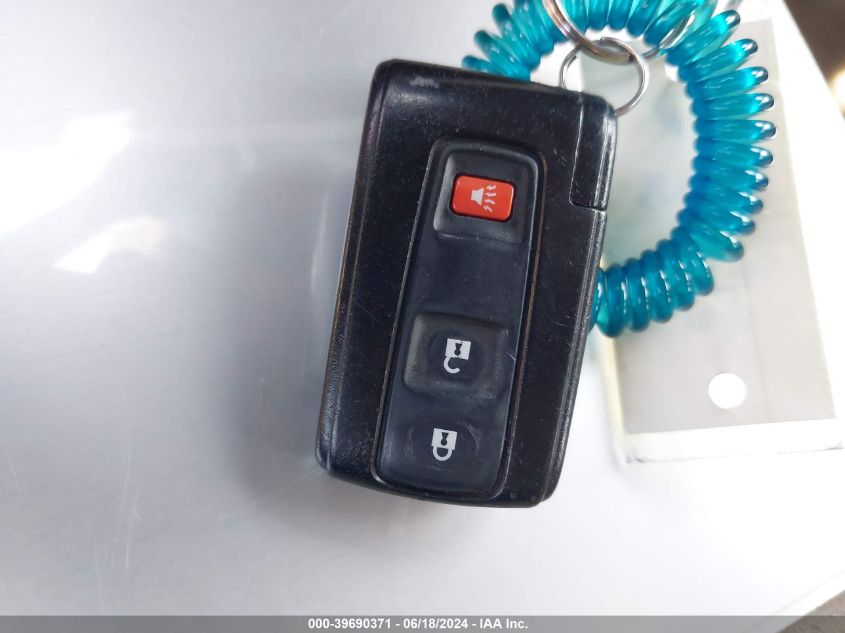 2004 Toyota Prius VIN: JTDKB20U140013721 Lot: 39690371