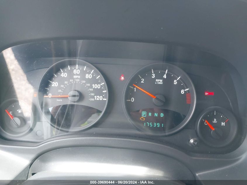 2011 Jeep Compass Sport VIN: 1J4NT1FB2BD260773 Lot: 39690444