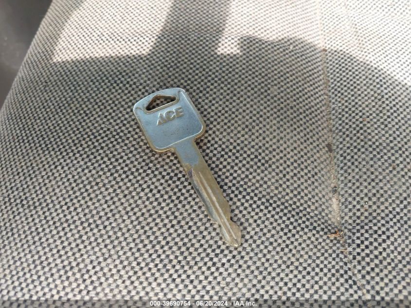 2003 Ford E-250 Commercial VIN: 1FTNE242X3HC05085 Lot: 39690754