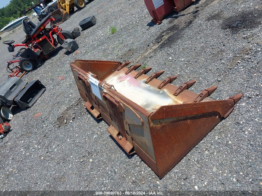 2000 BOBCAT BUCKET 79 INCH