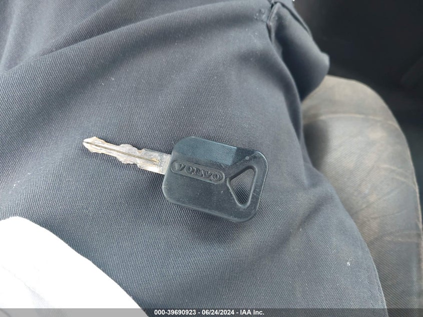 2017 Volvo Vnl VIN: 4V4NC9TJ3HN980509 Lot: 39690923