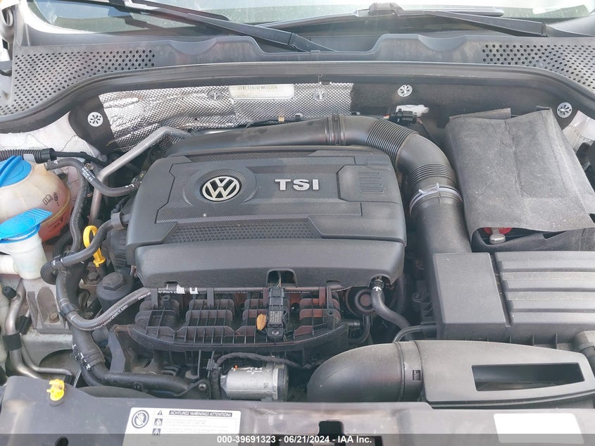 2015 VOLKSWAGEN BEETLE 1.8T CLASSIC - 3VWF17AT6FM655324