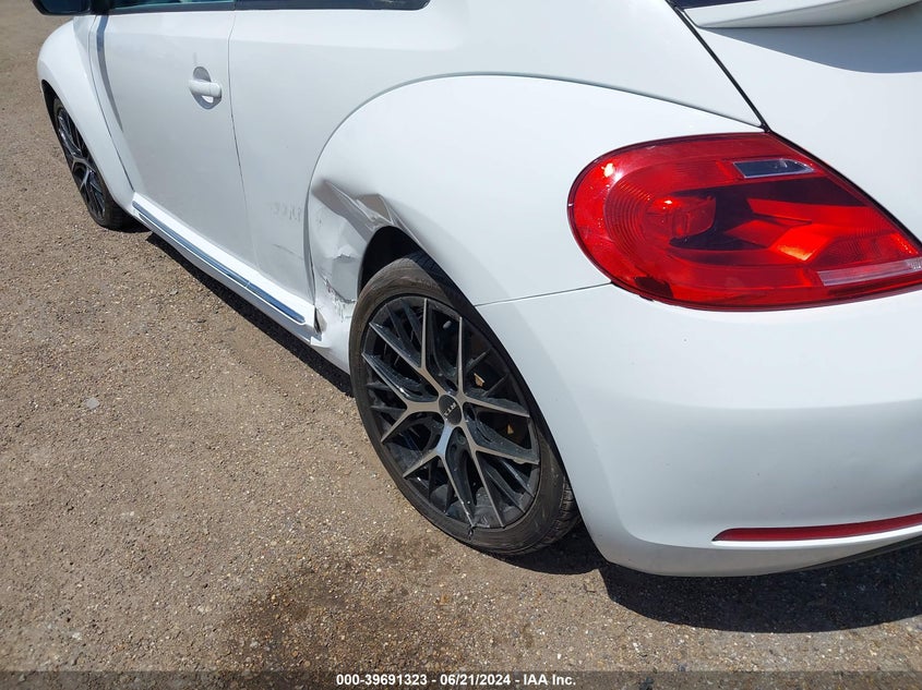 2015 VOLKSWAGEN BEETLE 1.8T CLASSIC - 3VWF17AT6FM655324