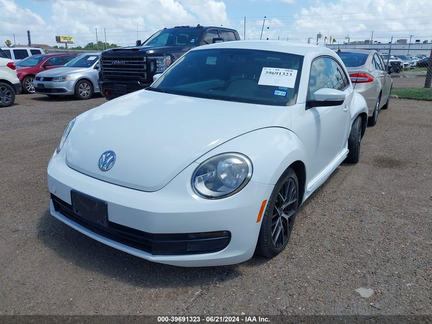 2015 VOLKSWAGEN BEETLE 1.8T CLASSIC - 3VWF17AT6FM655324