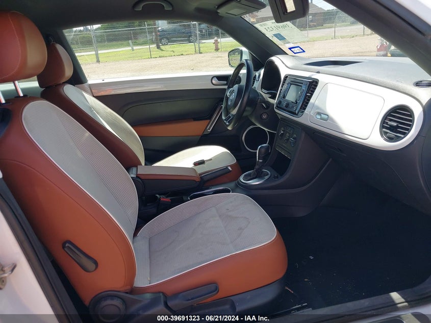 2015 VOLKSWAGEN BEETLE 1.8T CLASSIC - 3VWF17AT6FM655324