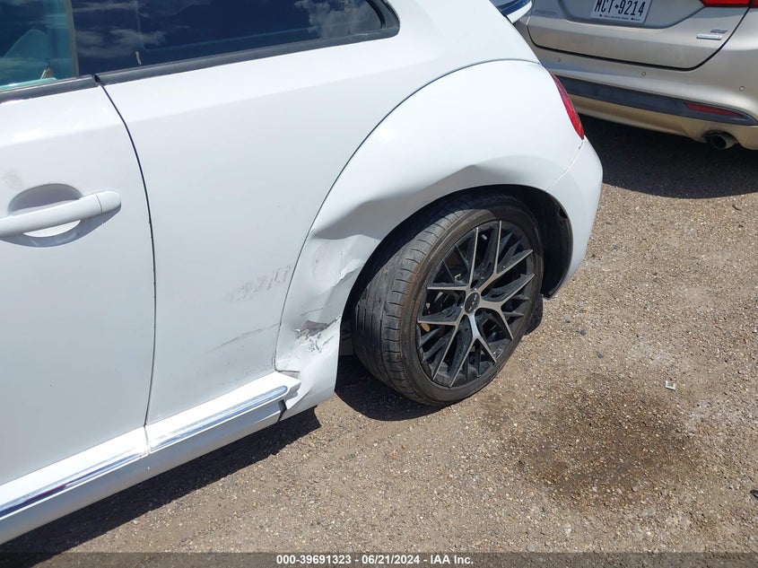 2015 VOLKSWAGEN BEETLE 1.8T CLASSIC - 3VWF17AT6FM655324