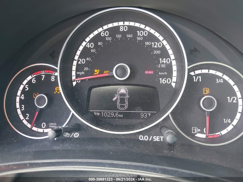 2015 VOLKSWAGEN BEETLE 1.8T CLASSIC - 3VWF17AT6FM655324