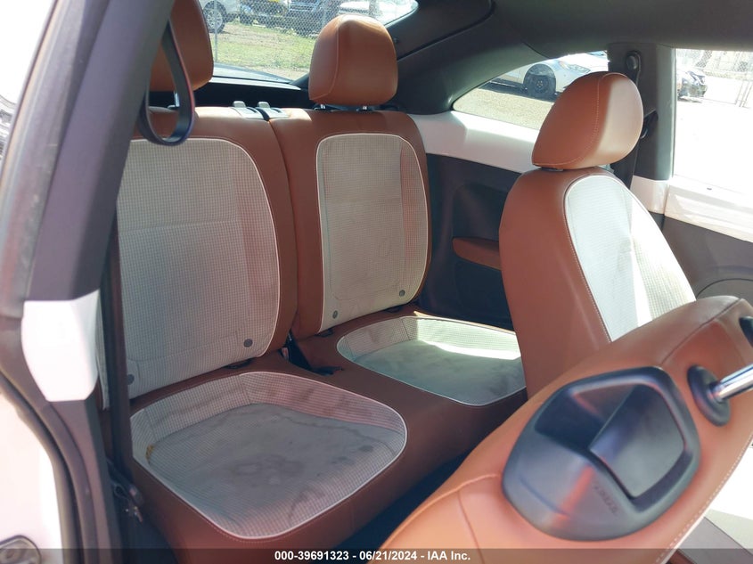 2015 VOLKSWAGEN BEETLE 1.8T CLASSIC - 3VWF17AT6FM655324