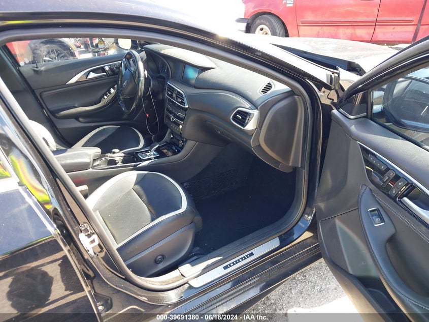 2017 Infiniti Qx30 Sport VIN: SJKCH5CPXHA014681 Lot: 39691380