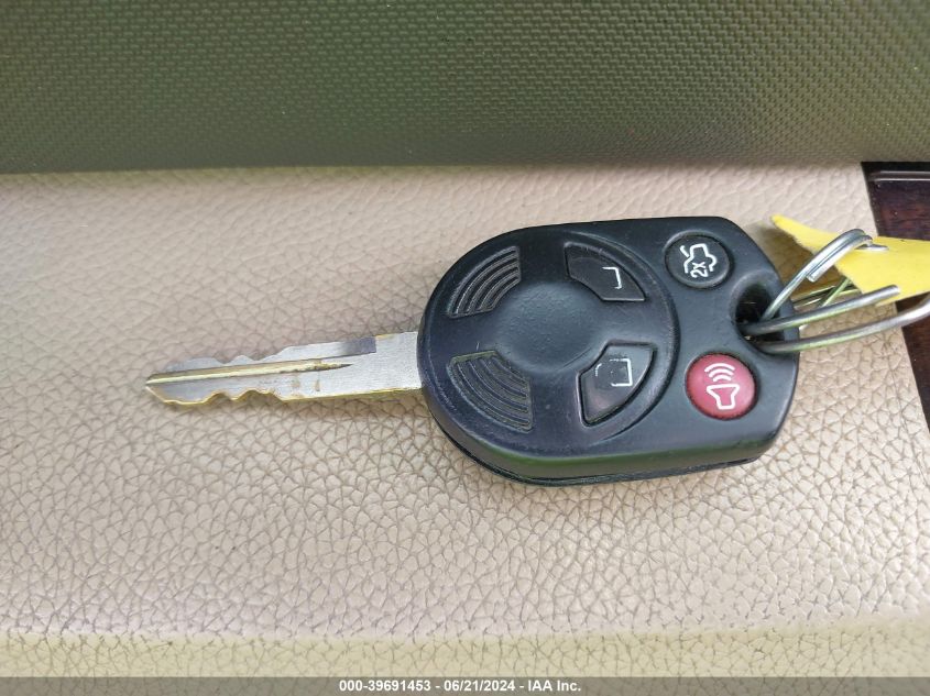 2011 Ford Expedition Xlt/King Ranch VIN: 1FMJU1J51BEF40211 Lot: 39691453