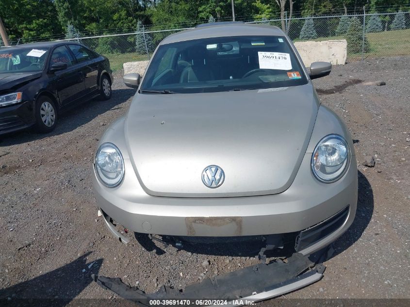 2013 Volkswagen Beetle 2.5L VIN: 3VWJP7AT1DM607638 Lot: 39691470