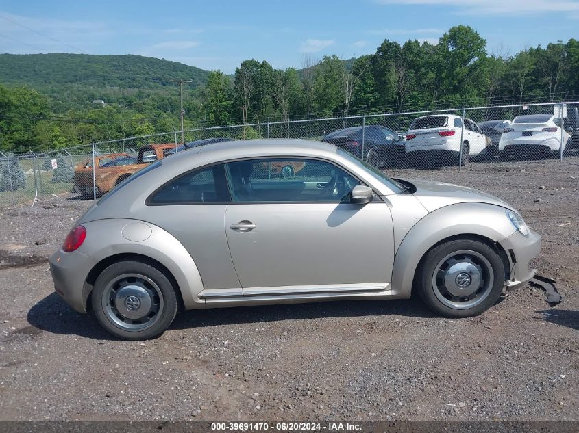 2013 Volkswagen Beetle 2.5L VIN: 3VWJP7AT1DM607638 Lot: 39691470