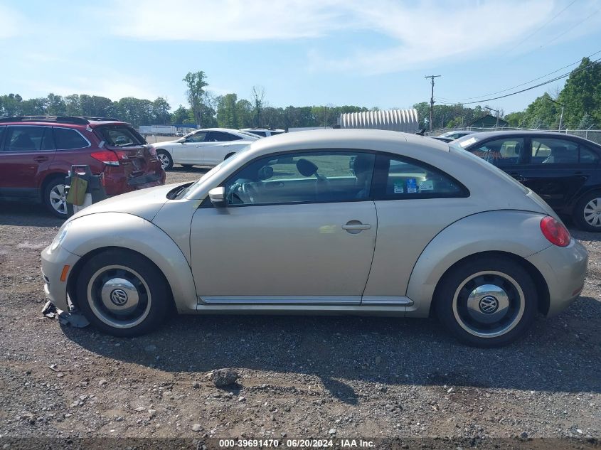 2013 Volkswagen Beetle 2.5L VIN: 3VWJP7AT1DM607638 Lot: 39691470