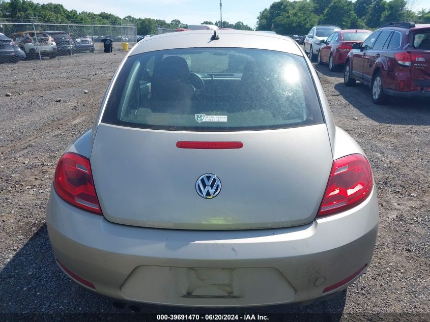 2013 Volkswagen Beetle 2.5L VIN: 3VWJP7AT1DM607638 Lot: 39691470