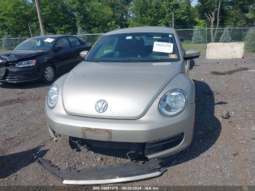 2013 Volkswagen Beetle 2.5L VIN: 3VWJP7AT1DM607638 Lot: 39691470