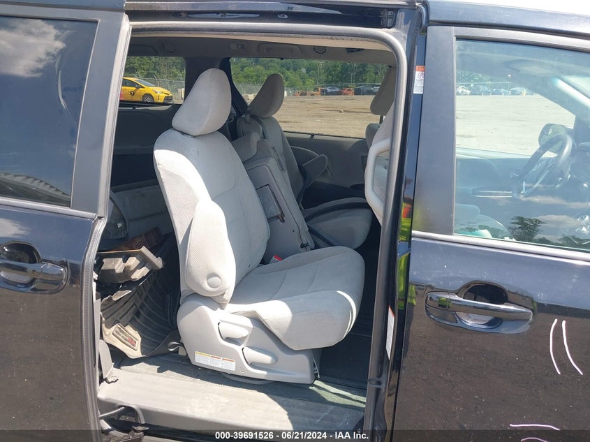 2015 Toyota Sienna Le 8 Passenger VIN: 5TDKK3DC7FS680297 Lot: 39691526