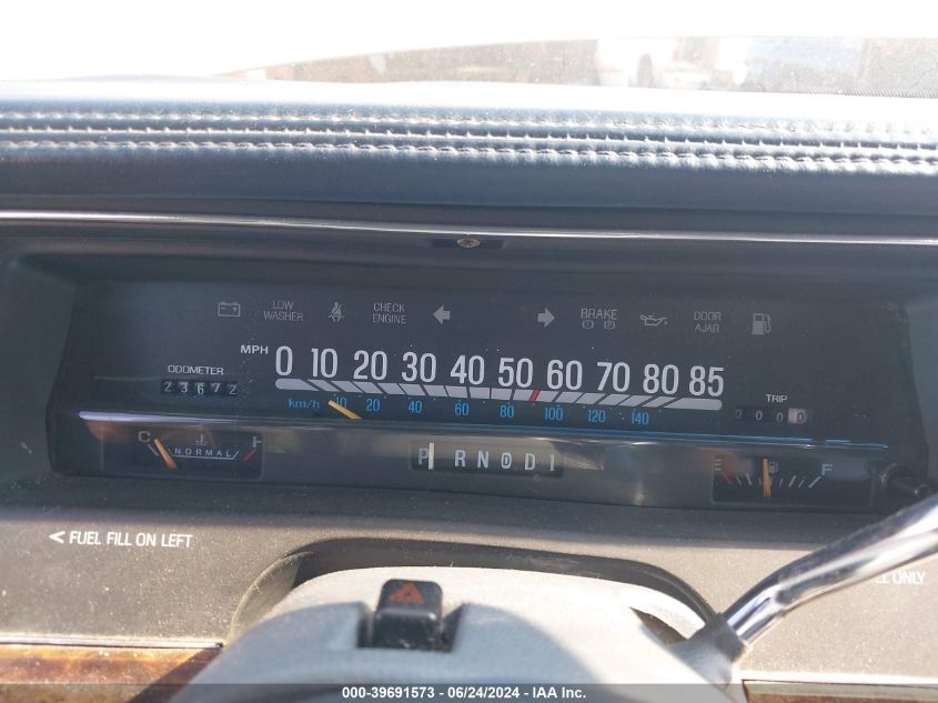 1992 Lincoln Town Car Executive VIN: 1LNLM81W7NY686755 Lot: 39691573