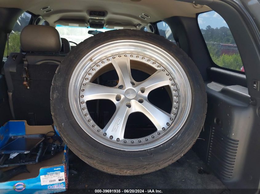 2002 Chevrolet Tahoe C1500 VIN: 1GNEC13Z72R281586 Lot: 39691935