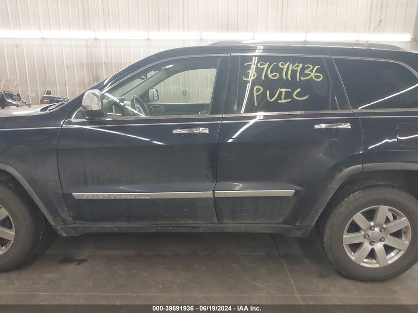 2011 Jeep Grand Cherokee Laredo VIN: 1J4RR4GG8BC523222 Lot: 39691936