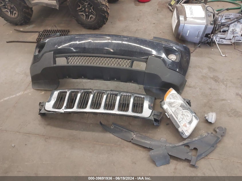 2011 Jeep Grand Cherokee Laredo VIN: 1J4RR4GG8BC523222 Lot: 39691936