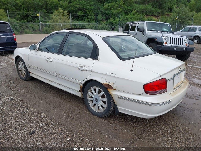 2002 Hyundai Sonata Gls/Lx VIN: KMHWF35H82A705274 Lot: 39692041