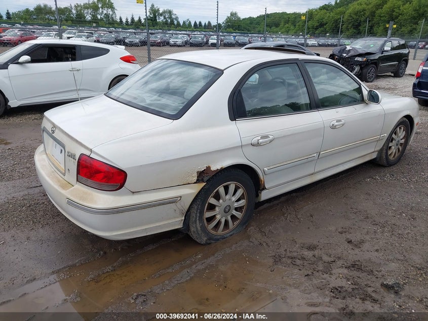 2002 Hyundai Sonata Gls/Lx VIN: KMHWF35H82A705274 Lot: 39692041
