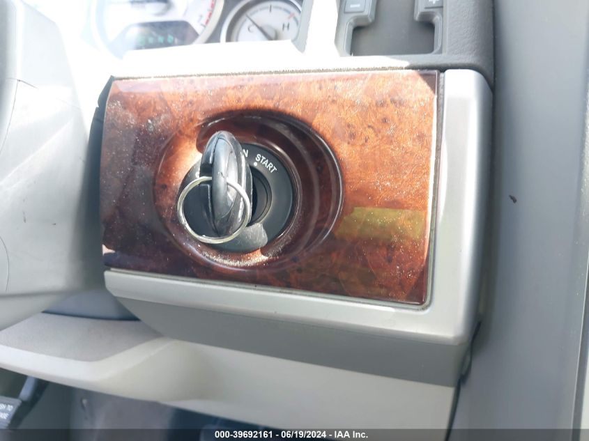 2010 Chrysler Town & Country Touring VIN: 2A4RR5D13AR413318 Lot: 39692161