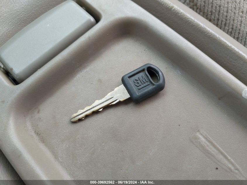 1996 Chevrolet Gmt-400 C1500 VIN: 2GCEC19M5T1141065 Lot: 39692562