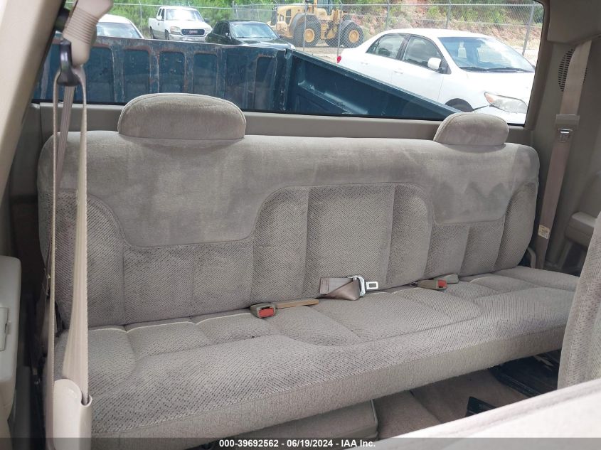 1996 Chevrolet Gmt-400 C1500 VIN: 2GCEC19M5T1141065 Lot: 39692562