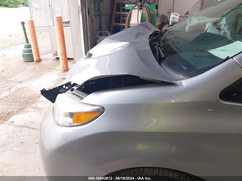 2011 Toyota Sienna VIN: 5TDKA3DC6BS002461 Lot: 39692612