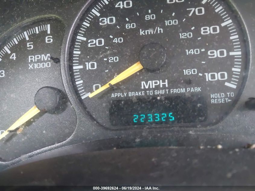 2001 Chevrolet Tahoe Ls VIN: 1GNEC13T81R109660 Lot: 39692624