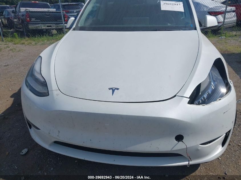 2022 Tesla Model Y VIN: 7SAYGDEE2NA012752 Lot: 39692943