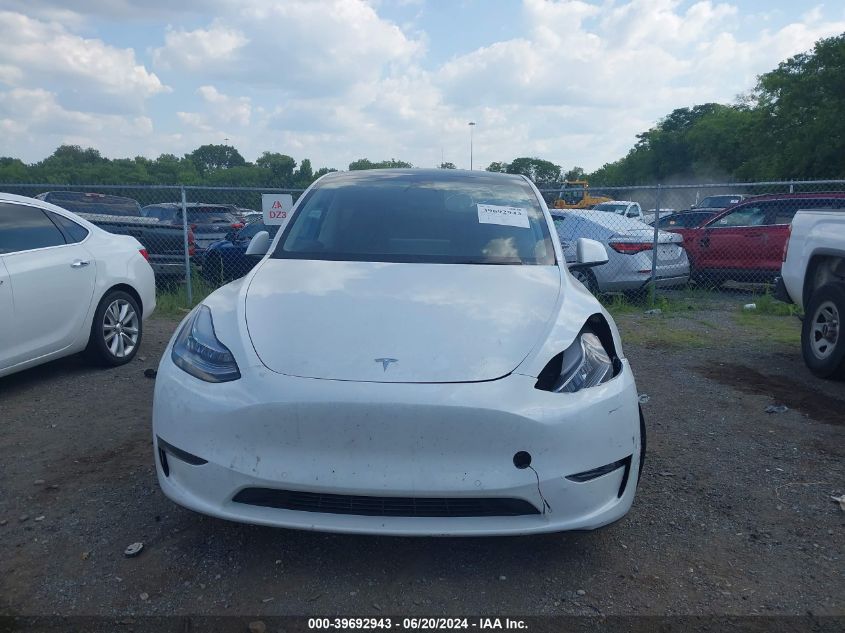 2022 Tesla Model Y VIN: 7SAYGDEE2NA012752 Lot: 39692943