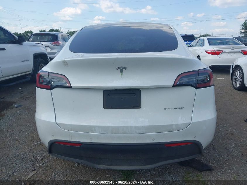 2022 Tesla Model Y VIN: 7SAYGDEE2NA012752 Lot: 39692943