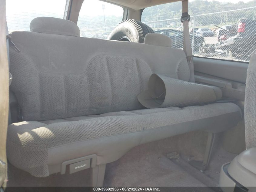 1998 Chevrolet Tahoe K1500 VIN: 3GNEK18R8WG137966 Lot: 39692956