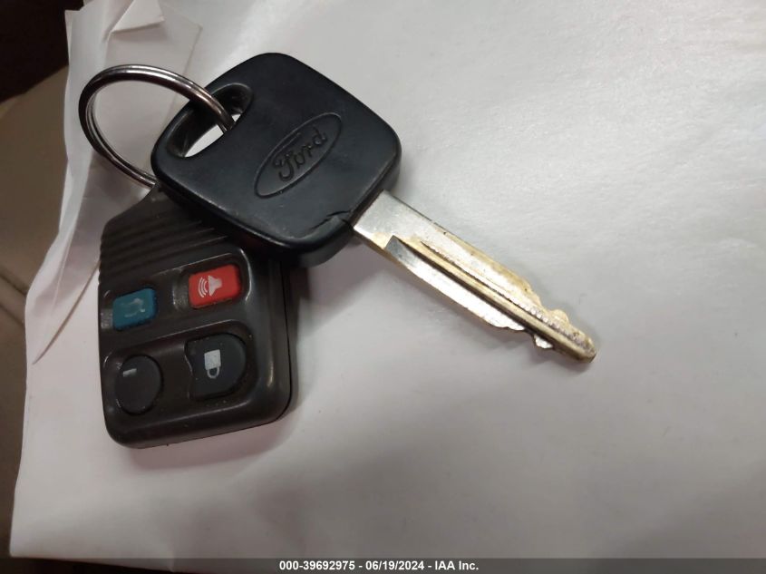 2000 Ford Crown Victoria Lx VIN: 2FAFP74W4YX176856 Lot: 39692975