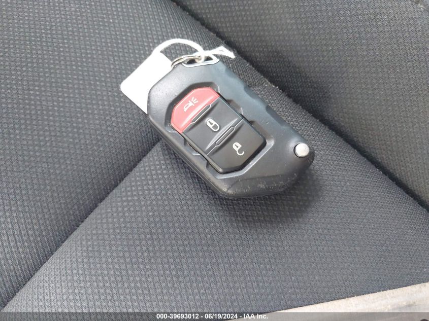 2019 Jeep Wrangler Unlimited Sahara 4X4 VIN: 1C4HJXEG1KW527821 Lot: 39693012