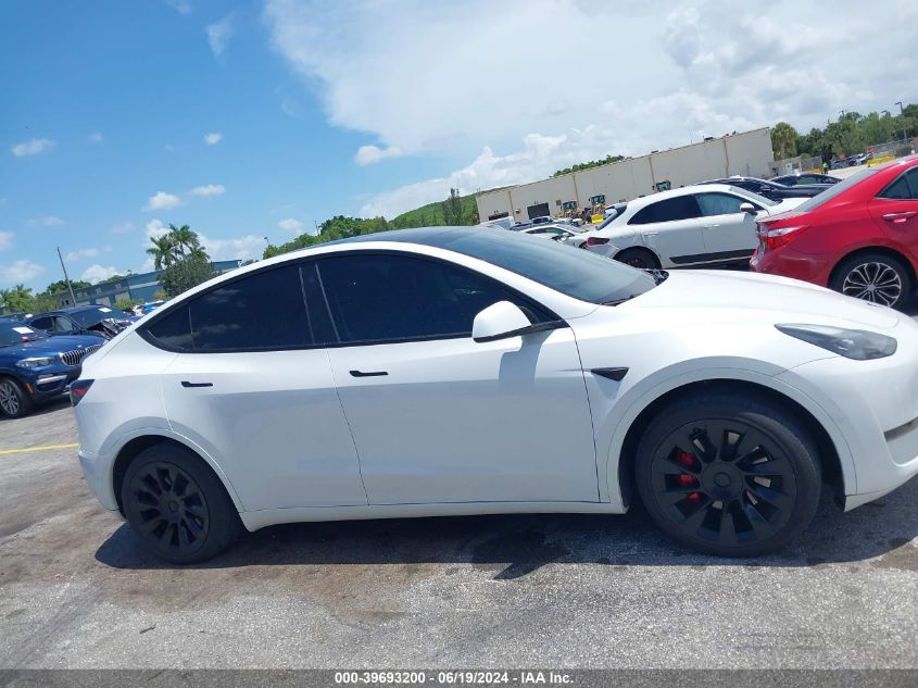 2022 Tesla Model Y Long Range Dual Motor All-Wheel Drive VIN: 7SAYGAEE8NF520550 Lot: 39693200