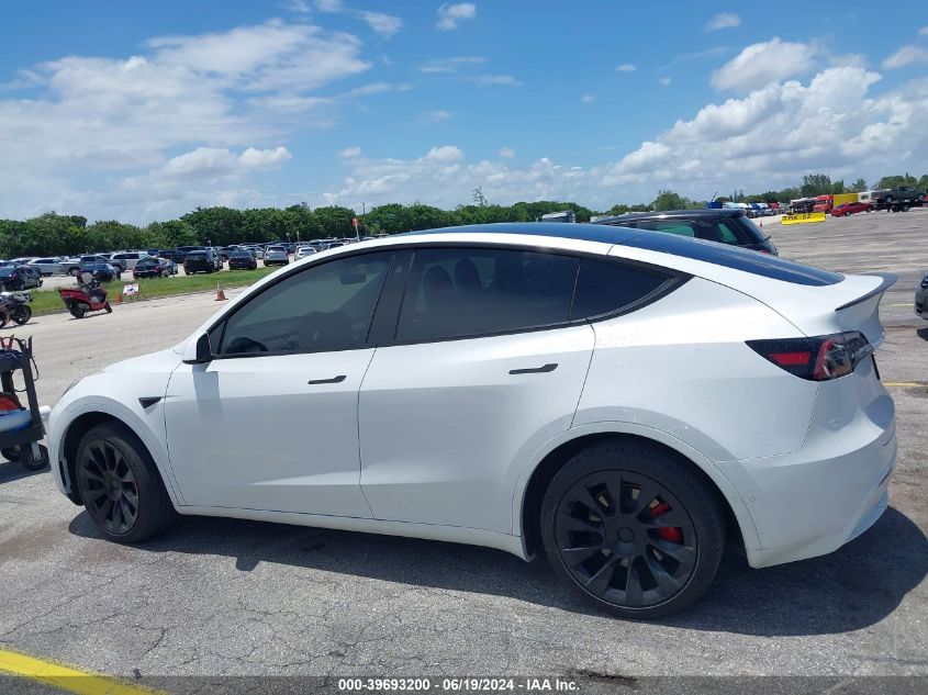 2022 Tesla Model Y Long Range Dual Motor All-Wheel Drive VIN: 7SAYGAEE8NF520550 Lot: 39693200