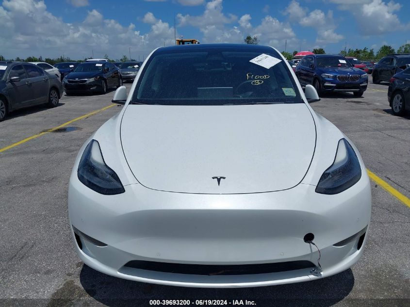 2022 Tesla Model Y Long Range Dual Motor All-Wheel Drive VIN: 7SAYGAEE8NF520550 Lot: 39693200