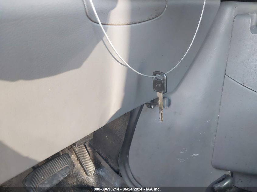 2001 Ford E-150 Commercial/Recreational VIN: 1FTRE14261HB64088 Lot: 39693214