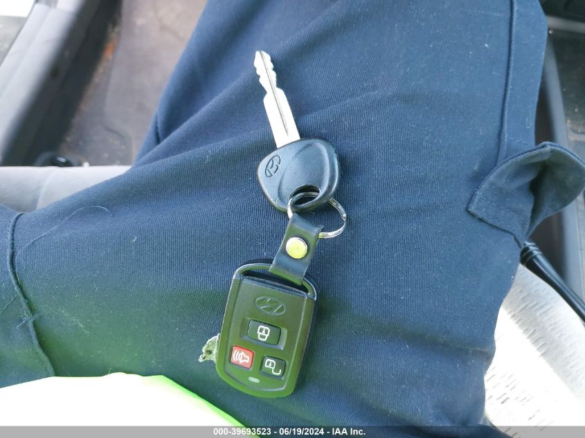 2004 Hyundai Elantra Gls/Gt VIN: KMHDN46D24U822409 Lot: 39693523