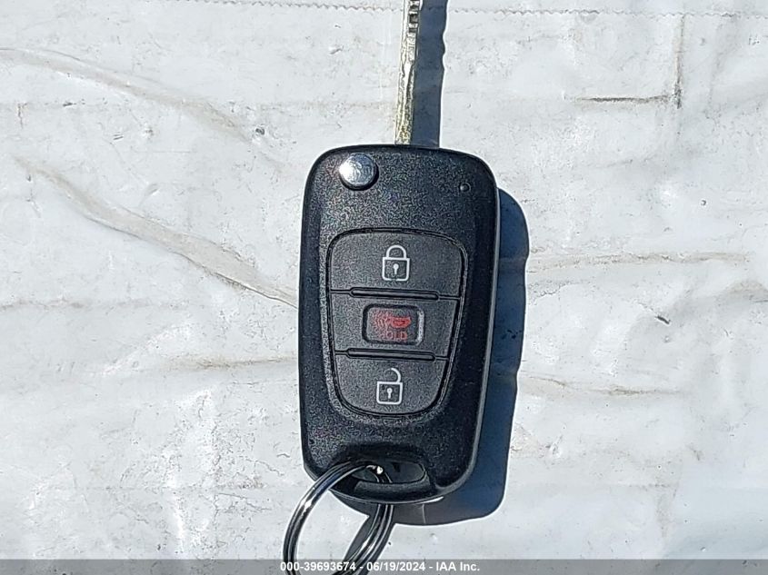 2011 Kia Soul + VIN: KNDJT2A27B7229132 Lot: 39693674