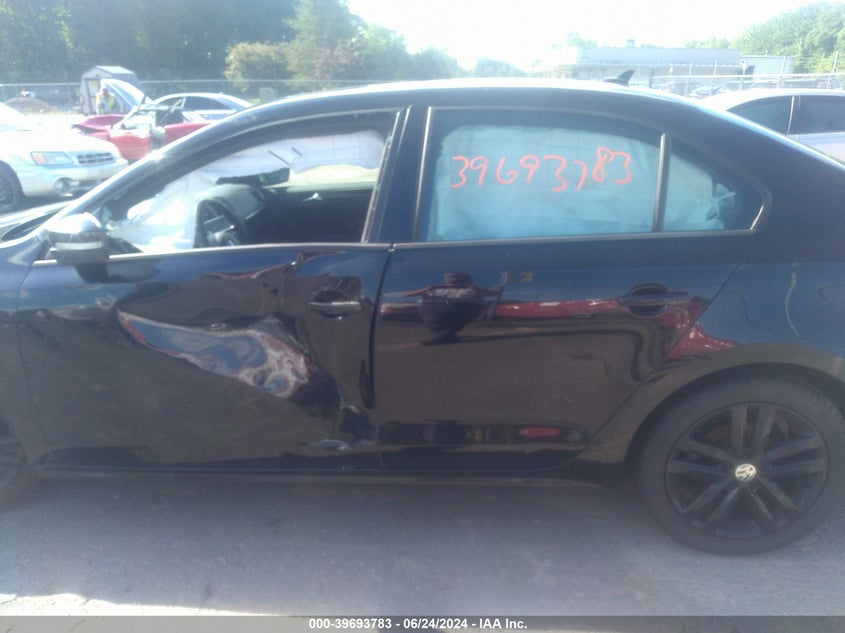VIN 3VWD17AJ8JM253285 2018 VOLKSWAGEN JETTA 1.8T SE SPORT