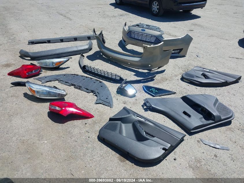 2016 Ford Focus Titanium VIN: 1FADP3N27GL285335 Lot: 39693882