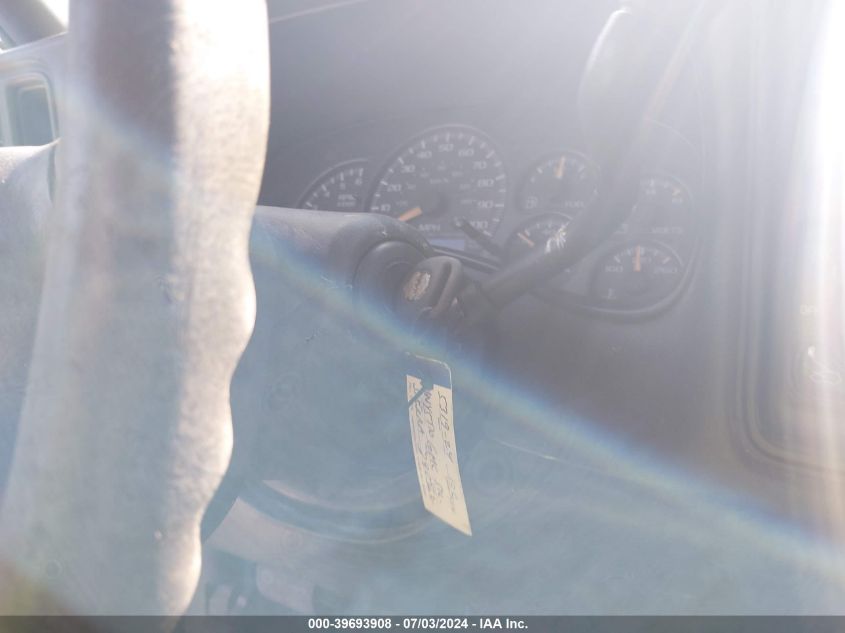 2002 GMC New Sierra C1500 VIN: 2GTEC19V721390362 Lot: 39693908