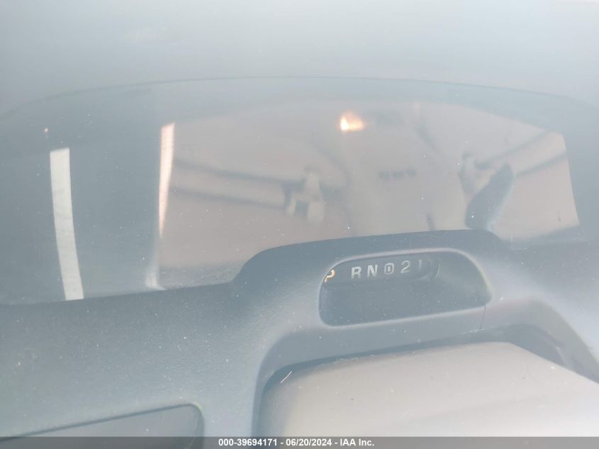 2005 Ford Crown Victoria Lx VIN: 2FAHP74W75X122052 Lot: 39694171